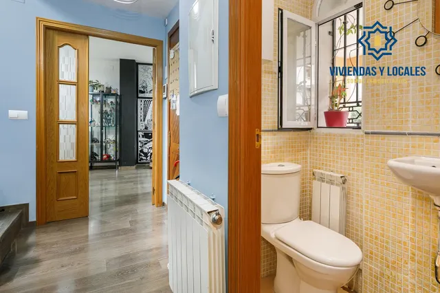 ¡Tu nuevo hogar te espera en Churriana de la Vega! Casa adosada con patio, garaje y futura parada de metro a pocos pasos. — 18