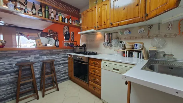 Bonito apartamento con vistas y piscina — 16
