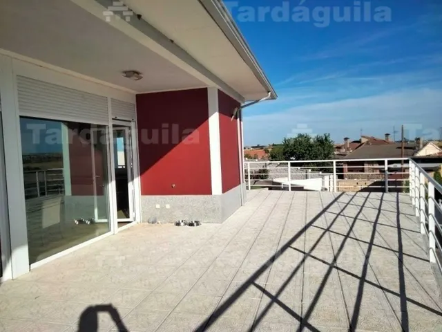 CHALET  INDEPENDIENTE EN URBANIZACION DE VILLAMAYOR — 16