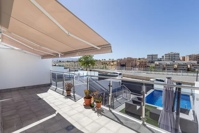 Vivienda de lujo en Urbanización SERRALLO HILLS. — 7
