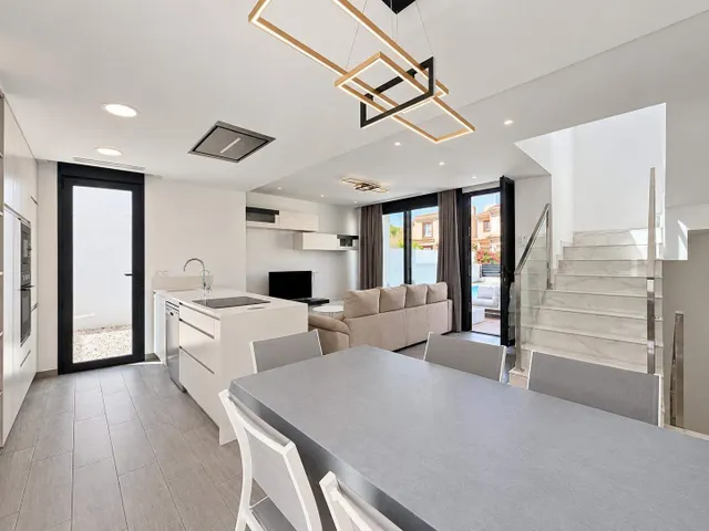 Exclusiva vivienda adosada de diseño a solo 800 metros del mar — 7
