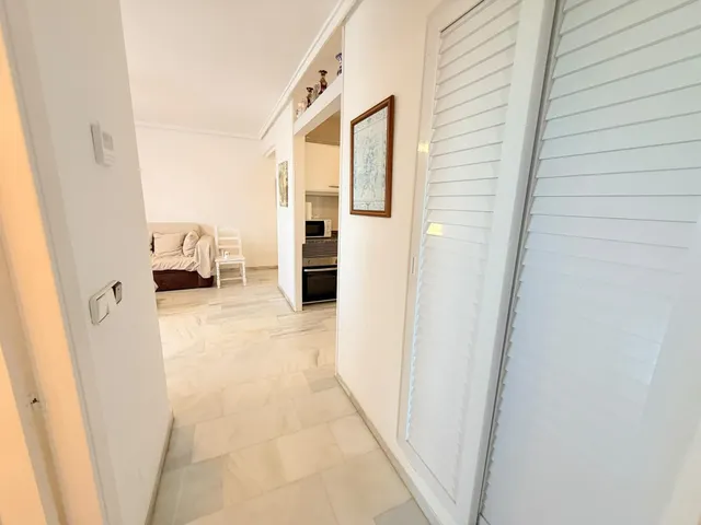Apartamento con una gran terraza esquinera en  la urbanización Arpón II, en el kilómetro 4 de La Manga del Mar Menor. — 18