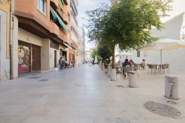 Local comercial en Granada zona Centro, 183 m. de superficie, junto a la plaza de Derecho, — 4