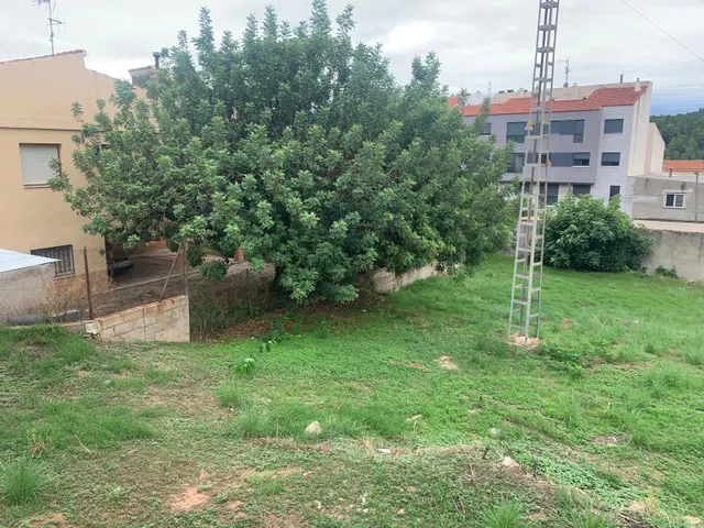 *Imagina construir el hogar de tus sueños en una parcela única en Borriol.* — 3