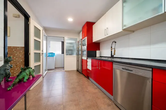 Planta baja con amplia terraza y parking — 16