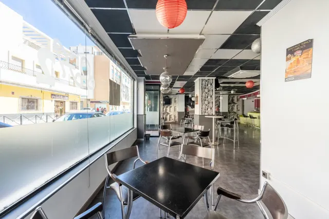 Se Vende Local Comercial Bar-Cafetería Calle Almería 9 — 32