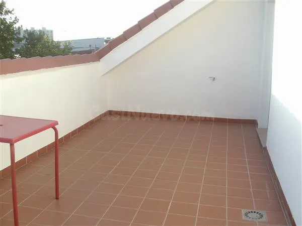Ático de un dormitorio con amplia terraza, cocina independie - foto 5