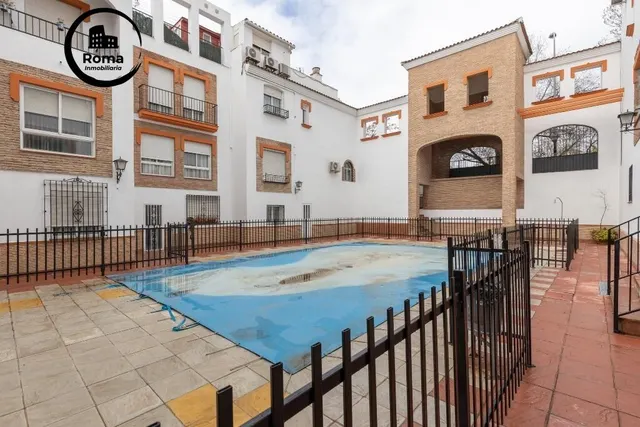 Casa adosada en urbanización con piscina junto al Ferial — 32