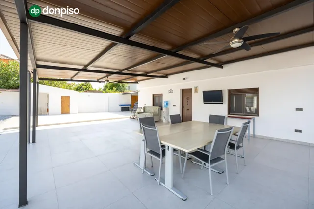Chalet en parcela urbana de 833 metros. — 7