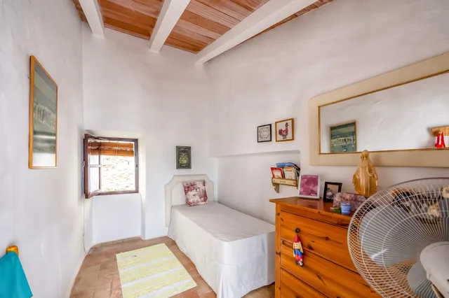 Casa Independiente en pleno Casco Antiguo. — 27