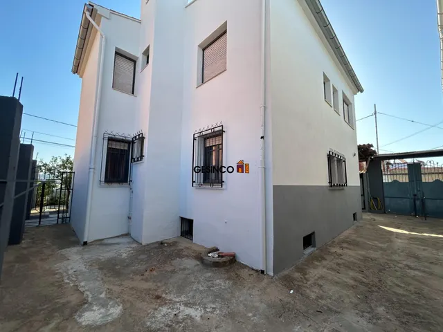 VIVIENDA EN ROTGLA Y CORBERA CON AMPLIAS POSIBILIDADES — 19