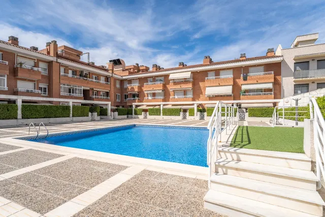 Piso con piscina zona alta de Reus — 33