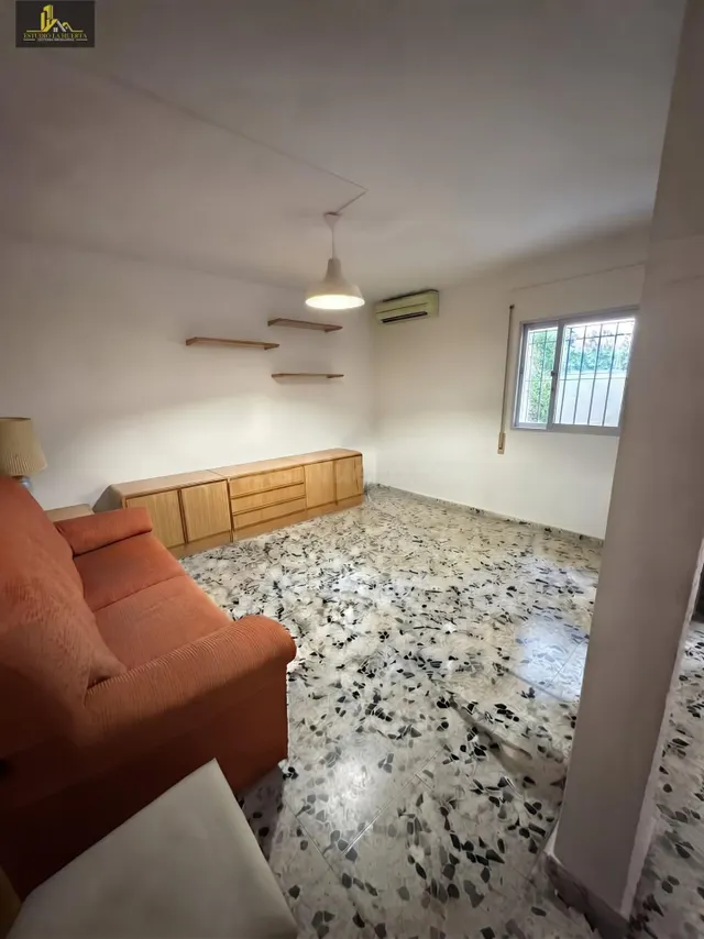 Magnífica casa de 4 dormitorios con gran patio trasero en Guadalcacín — 2