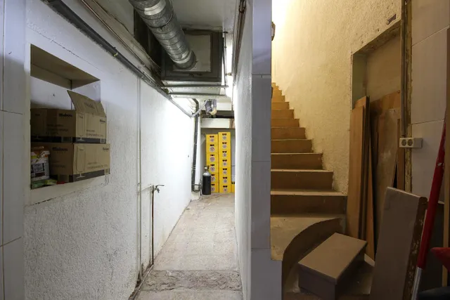AMPLIO LOCAL EN ST ANDREU DE LA BARCA — 30