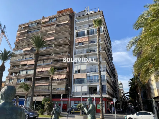 PRIMERA LÍNEA DE PLAYA FRENTE CLUB NÁUTICO EN TORREVIEJA. - foto 3