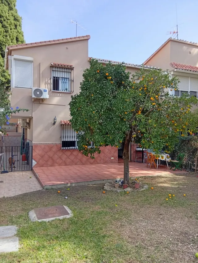 Casa adosada en esquina de 4 dormitorios, muy luminosa, con jardín privado y amplia terraza, cerca de Fuengirola — 19