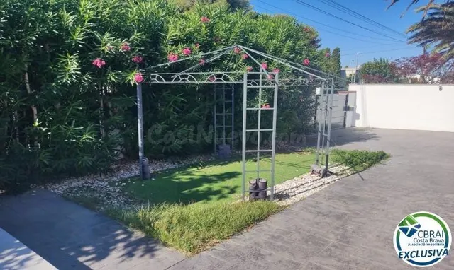 Bonita casa con piscina y apartamento para invitados y pisci