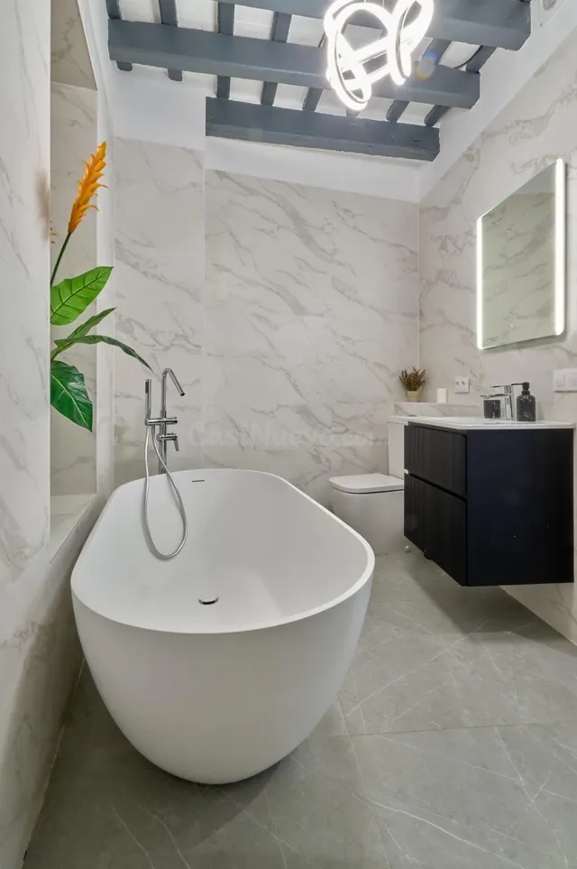 EXCLUSIVO PISO DE LUJO, CON LICENCIA TURÍSTICA, EN EL CENTRO - foto 5