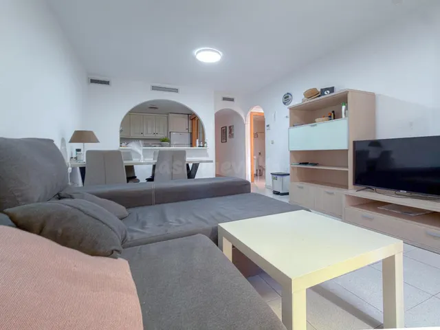 Amplio apartamento con 3 dormitorios y gran terraza con vistas a la piscina + Garaje incluido en el precio — 3