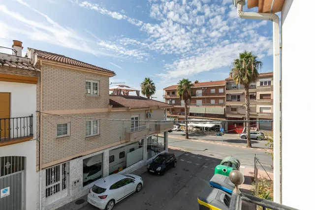 ¡OPORTUNIDAD EN ÍLLORA! Amplia casa adosada con parking y zonas verdes ✨ — 16