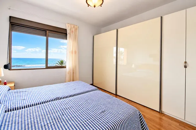 Espectacular Apartamento en Primera Línea de Playa Muchavista, El Campello — 13