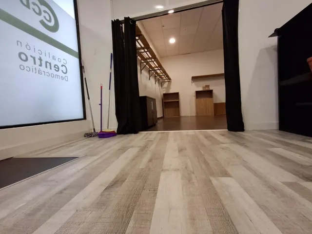 Local comercial ideal en la Galería Cambre  | Espacio versátil y céntrico para tu negocio — 7