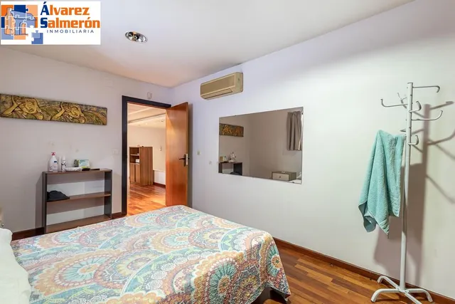AMPLIA PLANTA BAJA JUNTO ARABIAL CON GARAJE — 9