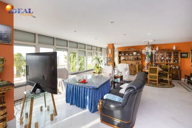 Magnifico chalet independiente en Colinas Bermejas. — 46