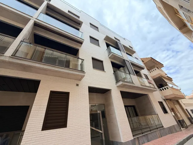 ¡Abre la puerta a tu nuevo hogar! Amplia terraza, garaje y totalmente amueblado — 18