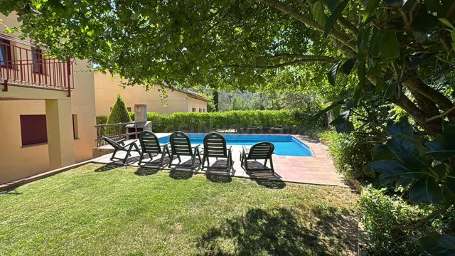 Exclusiva propiedad con piscina, 5 habitaciones y licencia t - foto 3