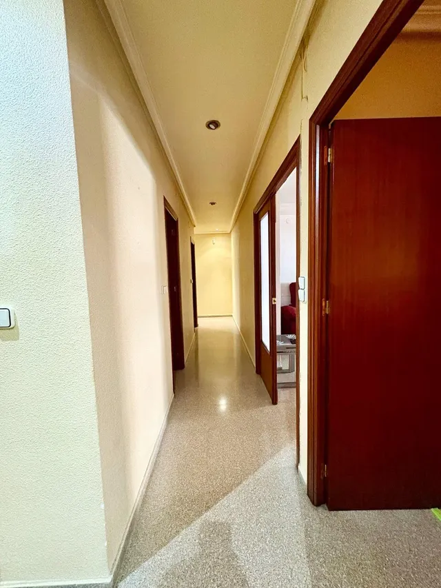 Amplio Piso en zona Plaza Crevillente con Ascensor — 18