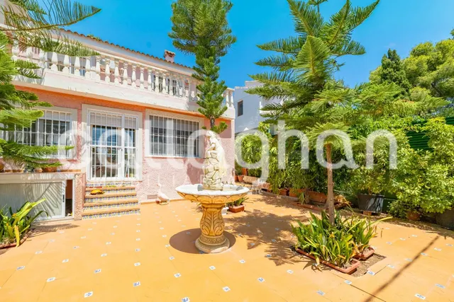 Exclusivo chalet independiente en La Cañada: Amplitud, confo - foto 2