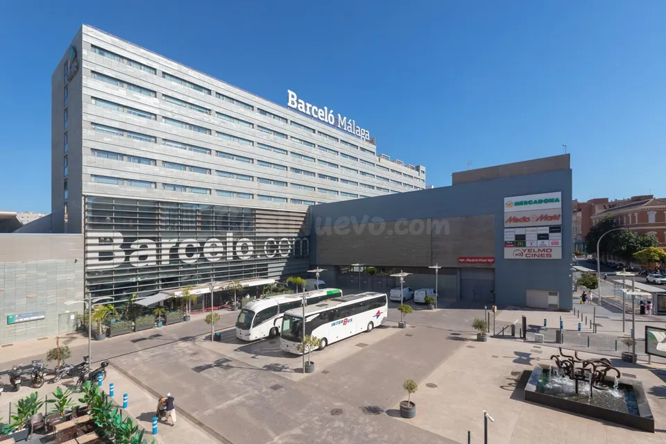 PISO CON TERRAZA, PISCINA, GARAJE Y TRASTERO EN VIALIA