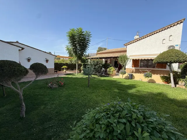HERMOSO CHALET TRADICIONAL EN PARCELA MUY PRÓXIMO AL CASCO U