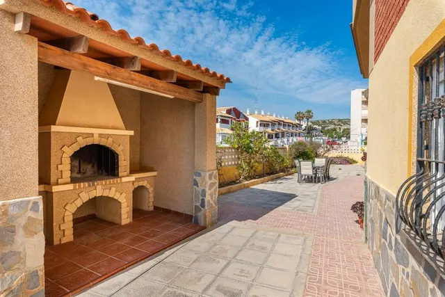 CHALET EN PRIMERA LINEA EN PLAYA GUARDAMAR 6 HABS — 11