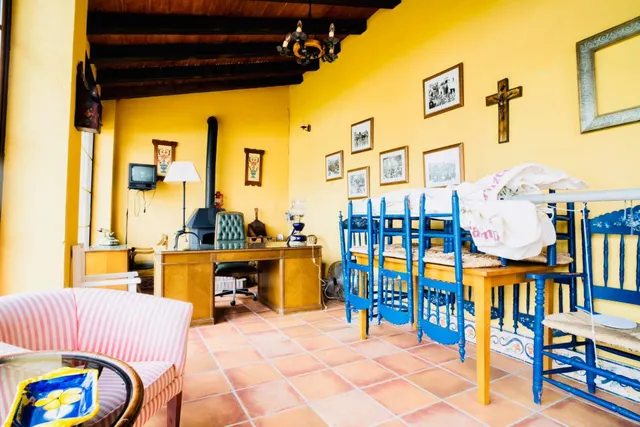 VENTA CASA CON TERRENO, PISICINA Y RESTAURANTE. — 4