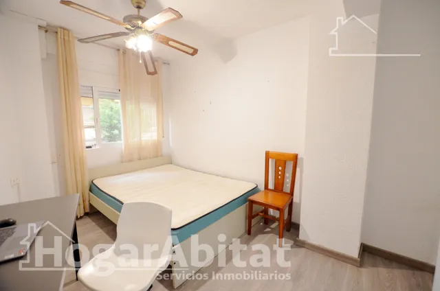 Gran amplitud y excelente ubicación a cinco minutos de la playa en este piso reformado — 6