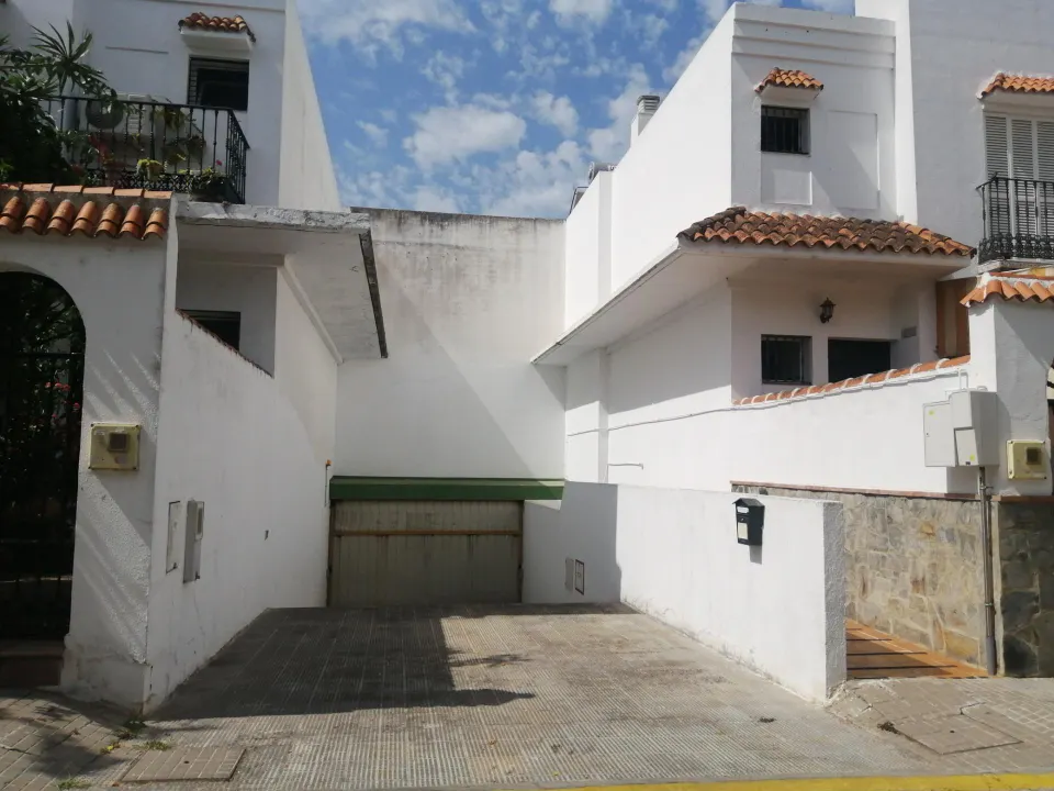 SE VENDEN TRES PLAZA DE GARAJE EN MARINA DE LA BAHÍA