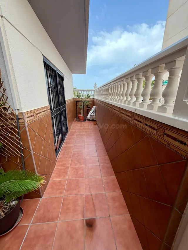 Chalet pareado tipo tríplex de 266 m2 con 4 dormitorios, terrazas, garaje y bodega en Aguadulce Sur — 36
