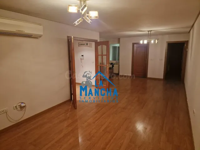 *248.000€* INMOBILIARIA LA MANCHA VENDE MAGNÍFICO PISO REFOR - foto 2