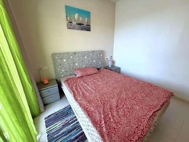 Planta baja moderna (aprox. 63 m2) con 2 dormitorios, 2 baños y amplia terraza/jardín. Gran zona de piscina, cerca del La Zenia Boulevard, ¡y a 15 minutos a pie de la Playa de La Zenia! — 22