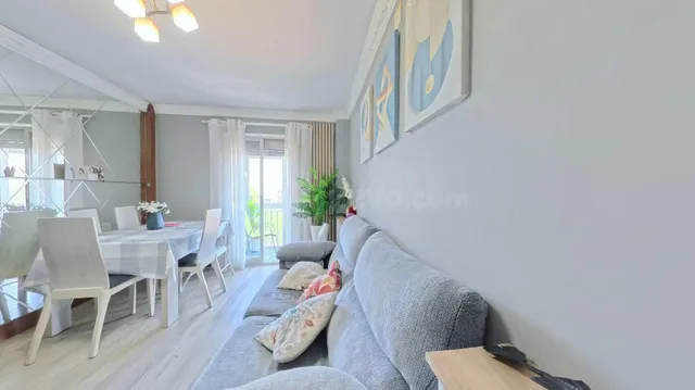 AMPLIA VIVIENDA REFORMADA DE 3 DORMITORIOS CON DOS TERRAZAS  - foto 2