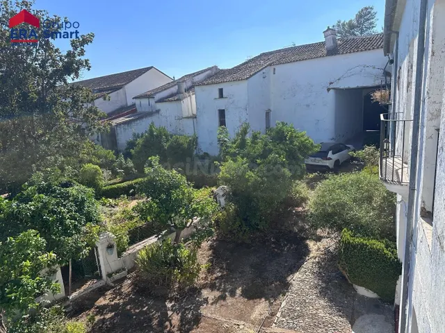 Casa Señorial con Gran Parcela en Pleno Centro de Constantin - foto 2