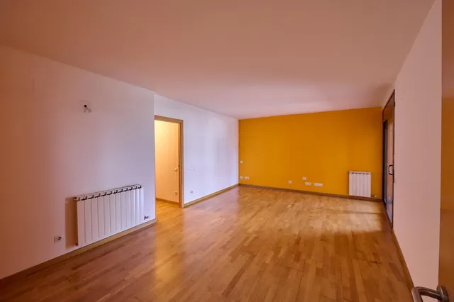 PISO DE 3 HAB CON BALCÓN, PK, Trastero y Piscina Comunitaria — 19