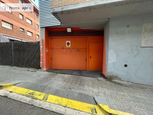 PÀRKING EN CALLE NARCIS OLLER EN EL BARRIO SANT PERE — 6