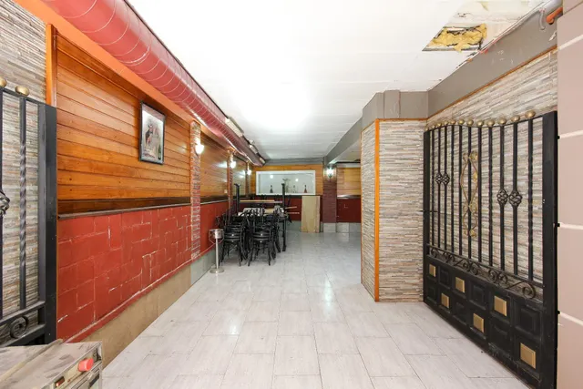 AMPLIO LOCAL EN ST ANDREU DE LA BARCA — 23