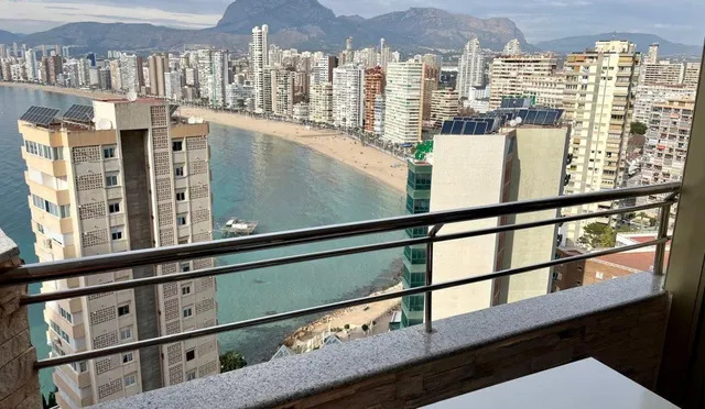 Espectacular piso reformado con diseño y calidad,  con vistas impresionantes al mar y Benidorm. — 5