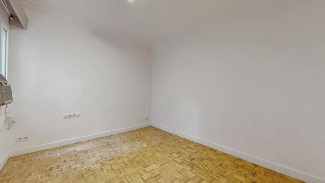 Vivienda en quinta planta con vistas panorámicas, luminosa, con 5 amplias habitaciones. — 45
