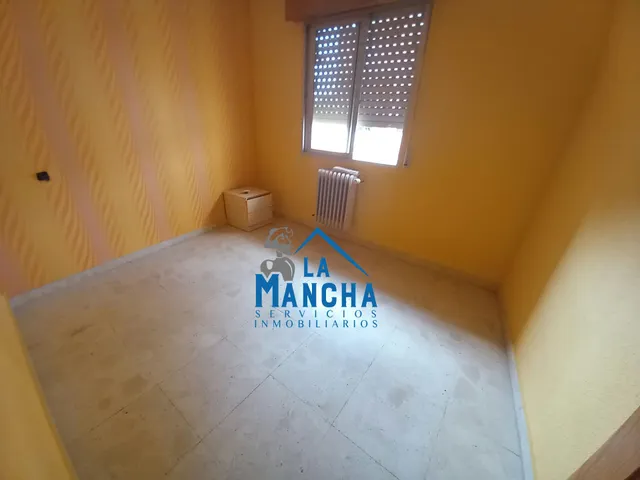 *95.000€* inmobiliaria la mancha vende preciosa casa de 3 habitaciones en el pueblo de Barrax ( Albacete ). — 28