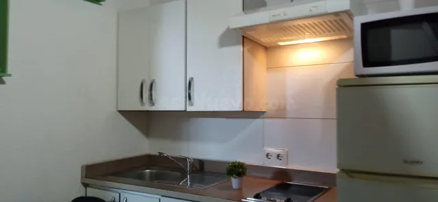 Estudio con mezzanine. 2do piso sin ascensor. Luz y agua incluidos. 45 mts2 AO — 7